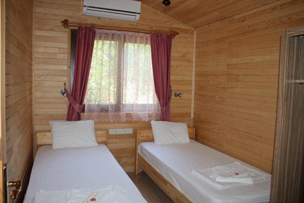 Grand Aygun Hotel Çıralı Bilik gambar